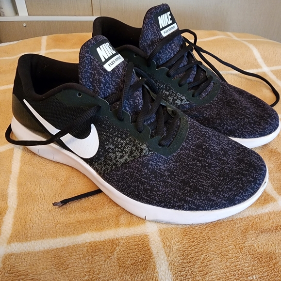 Nike Shoes - Nike Flex Contact shoes